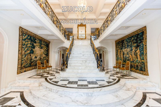 Casa com 6 Quartos à Venda, 1.750 m²