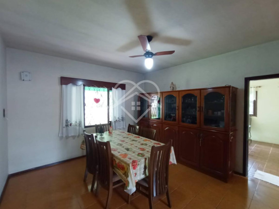 Imagem Casa com 5 Quartos à Venda, 220 m²