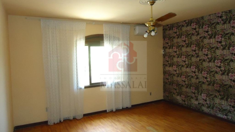 Imagem Casa com 3 Quartos à Venda, 190 m² em Medianeira - Porto Alegre
