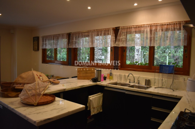 Imagem Casa com 3 Quartos à Venda, 264 m² em Região Do Alto Do Capivari - Campos Do Jordão Imagem Casa com 3 Quartos à Venda, 264 m² em Região Do Alto Do Capivari - Campos Do Jordão