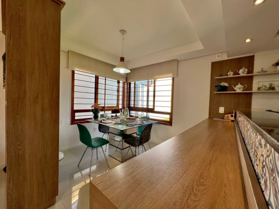 Imagem Casa com 3 Quartos à Venda, 156 m² em Tomazetti - Santa Maria