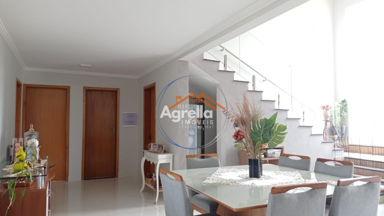 Imagem Imóvel com 3 Quartos à Venda, 198 m² em Residencial Jacarandá - Engenheiro Coelho Imagem Imóvel com 3 Quartos à Venda, 198 m² em Residencial Jacarandá - Engenheiro Coelho