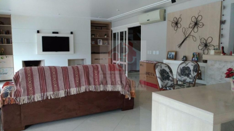 Imagem Casa com 4 Quartos à Venda, 375 m² em Jardim Carvalho - Porto Alegre Imagem Casa com 4 Quartos à Venda, 375 m² em Jardim Carvalho - Porto Alegre