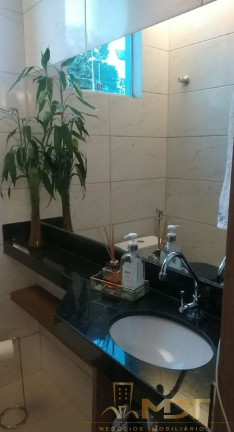 Imagem Casa com 3 Quartos à Venda, 180 m² em Floramar - Belo Horizonte