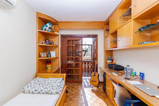 Imagem Casa com 3 Quartos à Venda, 129 m² em Santo Inácio - Curitiba Imagem Casa com 3 Quartos à Venda, 129 m² em Santo Inácio - Curitiba