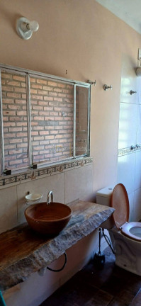 Imagem Casa com 4 Quartos para Alugar,  em Botucatu