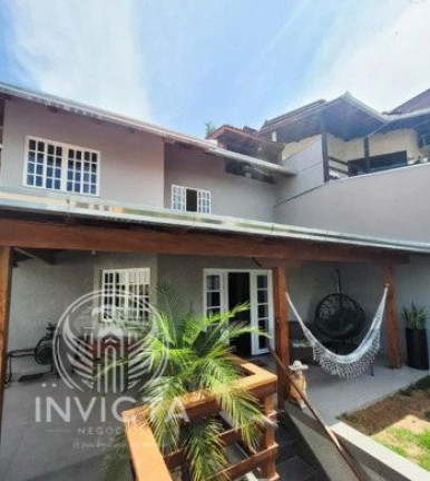 Casa com 3 Quartos à Venda, 178 m² em Ariribá - Balneário Camboriú