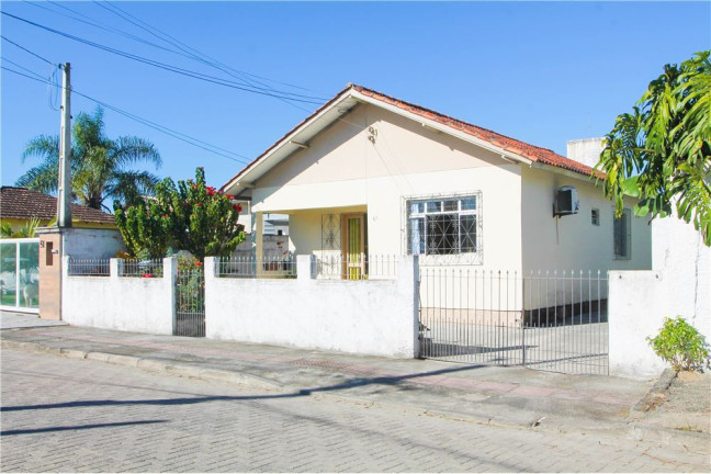 Casa com 3 Quartos à Venda,  em Passa Vinte - Palhoça