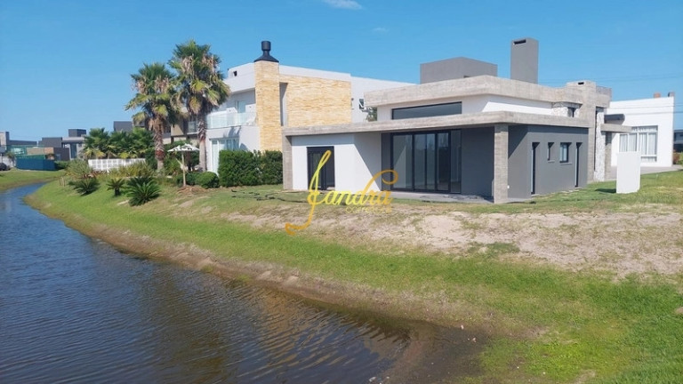 Imagem Casa de Condomínio com 4 Quartos à Venda, 240 m² em Remanso - Xangri-la