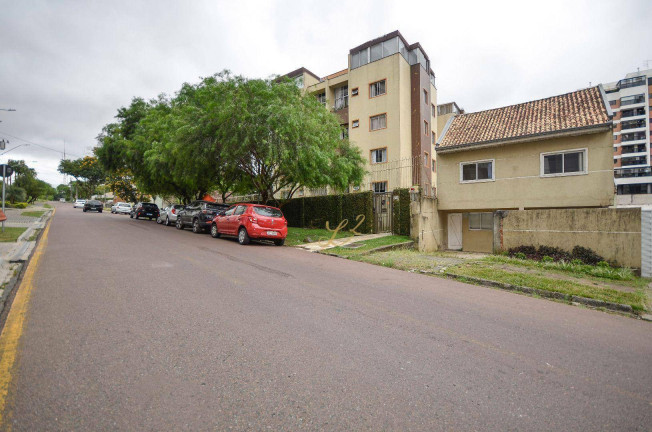 Imagem Sobrado com 3 Quartos à Venda, 117 m² em Cristo Rei - Curitiba