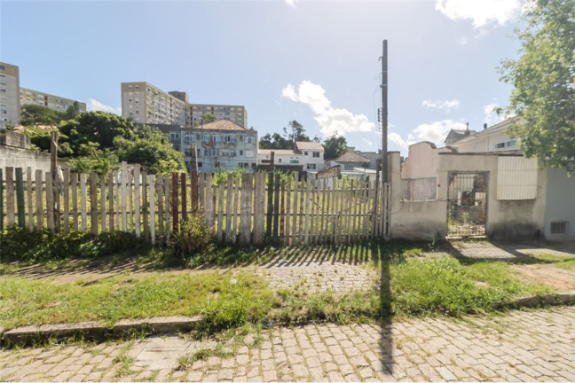Imagem Terreno à Venda, 1.317 m² em Santo Antônio - Porto Alegre Imagem Terreno à Venda, 1.317 m² em Santo Antônio - Porto Alegre
