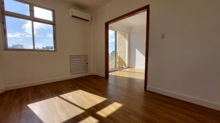Imagem Apartamento com 2 Quartos à Venda, 76 m² em Centro - Curitiba