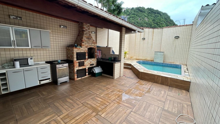 Casa com 3 Quartos à Venda, 370 m² em Marapé - Santos