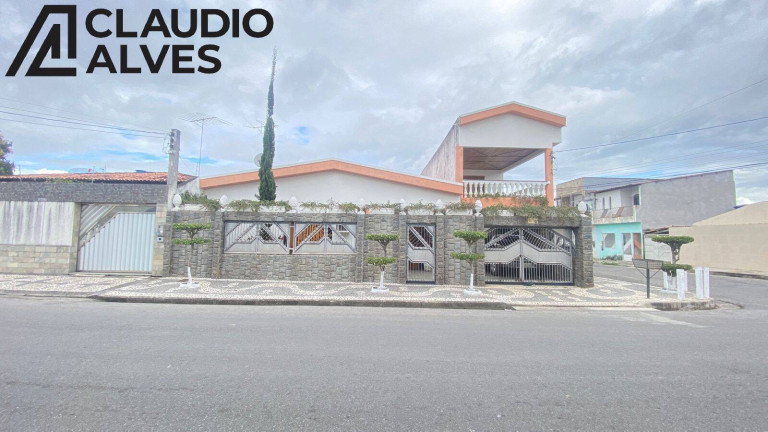 Casa com 4 Quartos à Venda, 392 m² em Jardim Cruzeiro - Feira De Santana