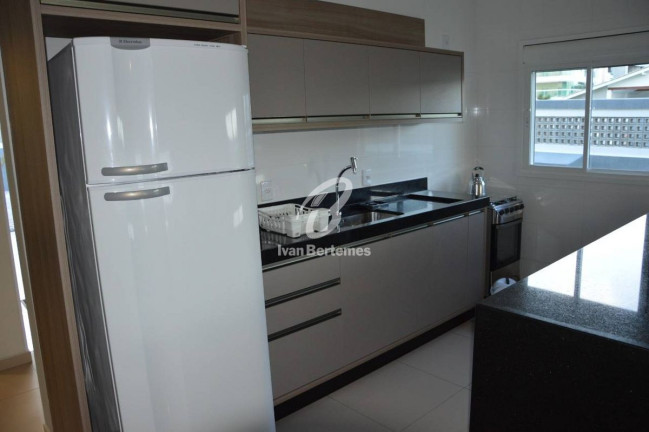 Imagem Casa com 4 Quartos para Temporada, em Canto Grande - Bombinhas Imagem Casa com 4 Quartos para Temporada, em Canto Grande - Bombinhas