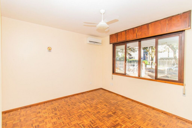 Imagem Casa com 9 Quartos à Venda, 316 m² em Três Figueiras - Porto Alegre Imagem Casa com 9 Quartos à Venda, 316 m² em Três Figueiras - Porto Alegre