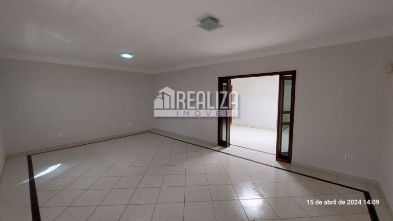 Imagem Sobrado com 4 Quartos para Alugar, 300 m² em Jardim Induberaba - Uberaba