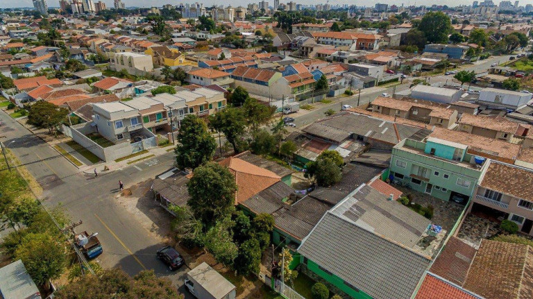 Imagem Terreno à Venda, 910 m² em Capão Raso - Curitiba Imagem Terreno à Venda, 910 m² em Capão Raso - Curitiba