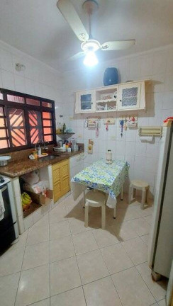 Imagem Casa com 1 Quarto à Venda, 230 m² em Centro - Peruíbe