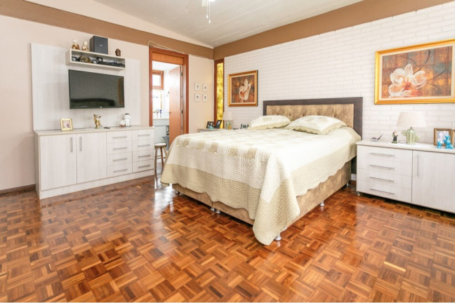 Imagem Casa com 3 Quartos à Venda, 214 m² em São Sebastião - Porto Alegre Imagem Casa com 3 Quartos à Venda, 214 m² em São Sebastião - Porto Alegre