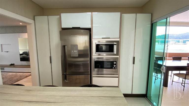 Imagem Casa com 3 Quartos à Venda, 387 m² em Cedros - Camboriú Imagem Casa com 3 Quartos à Venda, 387 m² em Cedros - Camboriú