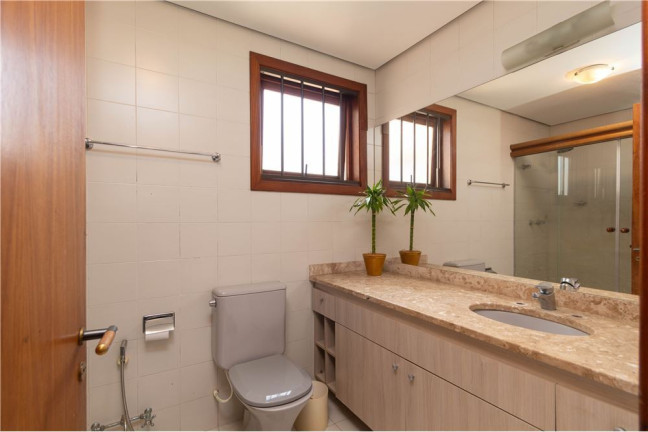 Imagem Imóvel com 3 Quartos à Venda,  em Moinhos De Vento - Porto Alegre