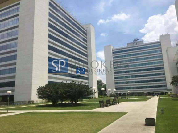Sala Comercial à Venda ou Locação, 2.844 m² em Jardim São Luís (zona Sul) - São Paulo