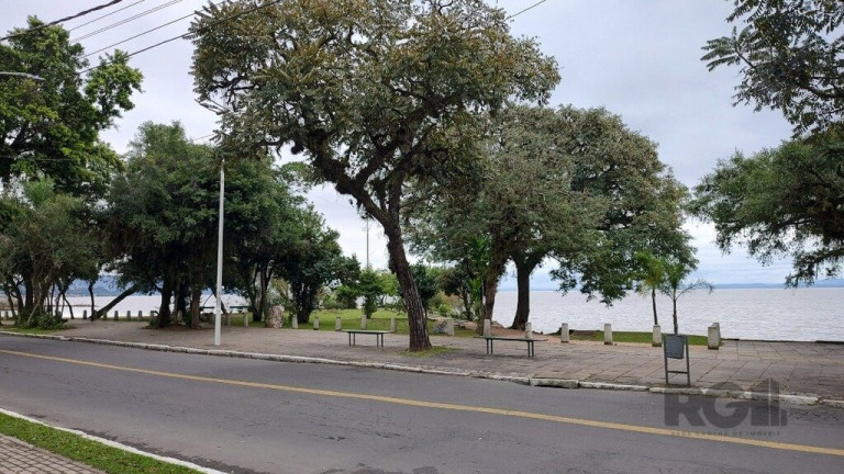 Imagem Casa com 4 Quartos à Venda, em Ipanema - Porto Alegre Imagem Casa com 4 Quartos à Venda, em Ipanema - Porto Alegre