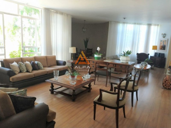 Imagem Casa com 4 Quartos à Venda, 378 m²