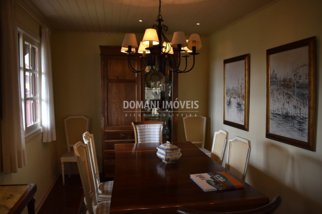 Imagem Casa com 4 Quartos à Venda, 250 m² em Região Da Pedra Do Fogo - Campos Do Jordão