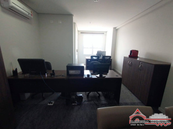 Sala Comercial à Venda, 28 m² em Centro - Jacareí