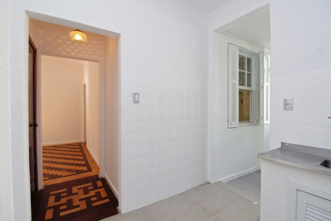 Imagem Imóvel com 3 Quartos à Venda, 95 m² em Centro Histórico - Porto Alegre Imagem Imóvel com 3 Quartos à Venda, 95 m² em Centro Histórico - Porto Alegre