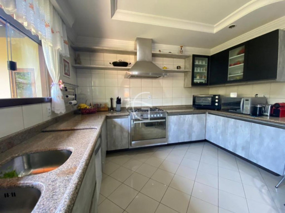 Imagem Casa com 6 Quartos à Venda, 700 m² em América - Joinville Imagem Casa com 6 Quartos à Venda, 700 m² em América - Joinville