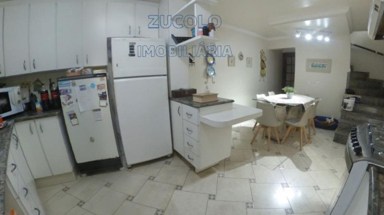 Imagem Sobrado com 2 Quartos à Venda, 220 m² Imagem Sobrado com 2 Quartos à Venda, 220 m²