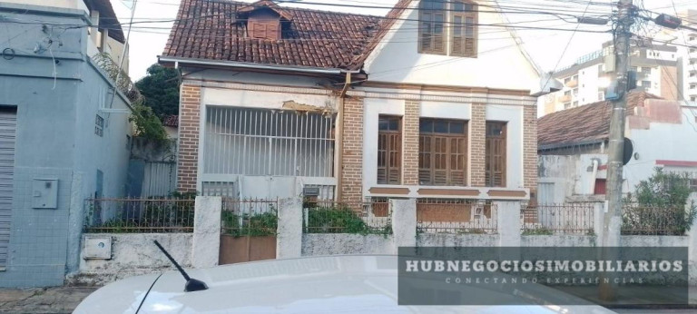 Imagem Casa com 6 Quartos à Venda,  em Centro - Montes Claros