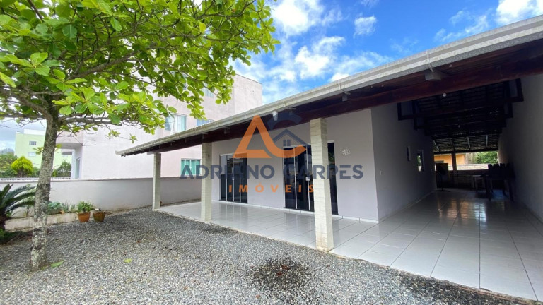 Imagem Casa com 3 Quartos para Alugar ou Temporada, 165 m² em Gravatá - Navegantes