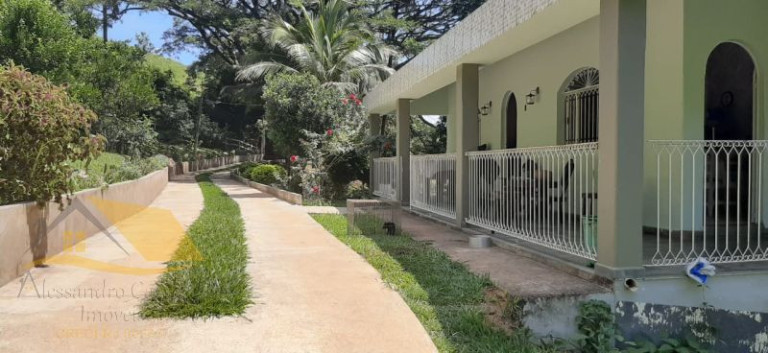 Imagem Chácara com 5 Quartos à Venda, 250 m²