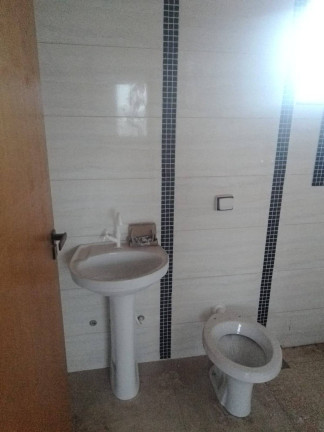 Imagem Sobrado com 3 Quartos para Alugar,  em Arapongas