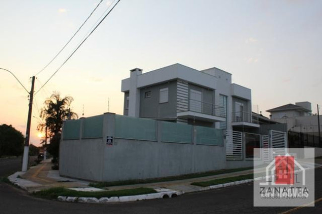 Sobrado com 3 Quartos à Venda, 126 m² em Parque Amador - Esteio