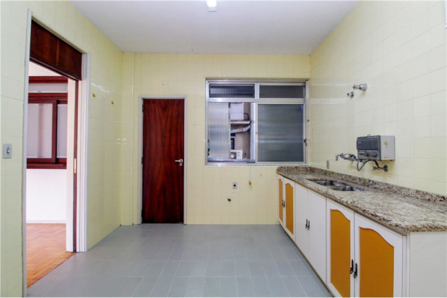 Imagem Imóvel com 4 Quartos à Venda, em Centro Historico - Porto Alegre Imagem Imóvel com 4 Quartos à Venda, em Centro Historico - Porto Alegre