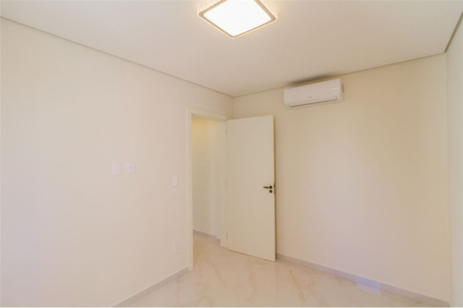 Imagem Imóvel com 3 Quartos à Venda, em Balneário - Florianópolis Imagem Imóvel com 3 Quartos à Venda, em Balneário - Florianópolis