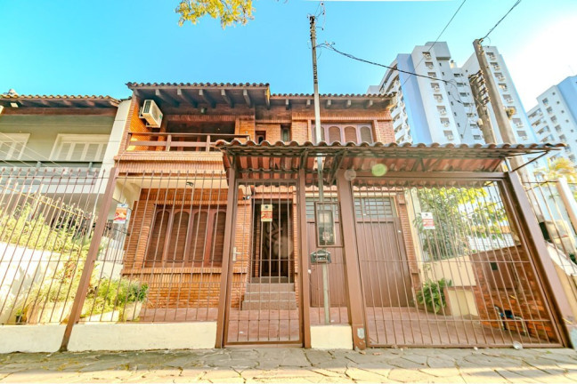 Casa com 3 Quartos à Venda,  em Menino Deus - Porto Alegre