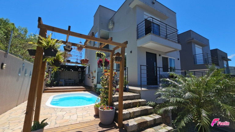 Imagem Casa com 3 Quartos à Venda, 178 m² em Córrego Grande - Florianópolis