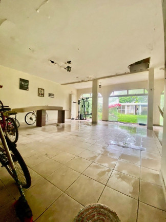 Imagem Sobrado com 5 Quartos à Venda, 420 m² em Bacacheri - Curitiba