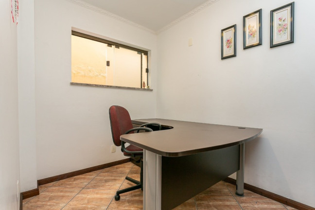 Imagem Casa com 5 Quartos à Venda, em Estreito - Florianópolis Imagem Casa com 5 Quartos à Venda, em Estreito - Florianópolis