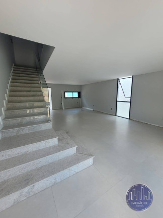 Imagem Casa com 4 Quartos à Venda, 202 m² em Ariribá - Balneário Camboriú Imagem Casa com 4 Quartos à Venda, 202 m² em Ariribá - Balneário Camboriú