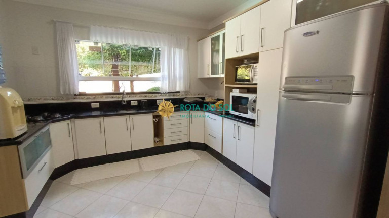 Imagem Casa com 5 Quartos à Venda, 300 m² em Centro - Bombinhas Imagem Casa com 5 Quartos à Venda, 300 m² em Centro - Bombinhas
