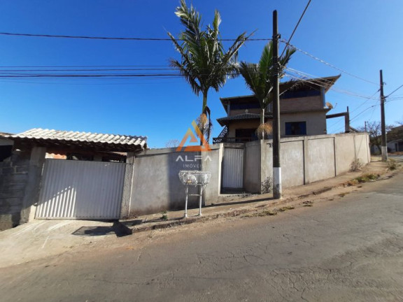 Casa com 3 Quartos à Venda, 77 m²