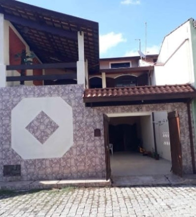 Sobrado com 5 Quartos à Venda,  em Piracangaguá - Taubaté