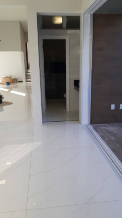 Imagem Casa com 3 Quartos à Venda, 231 m² em Jardim Imperial - Cuiabá